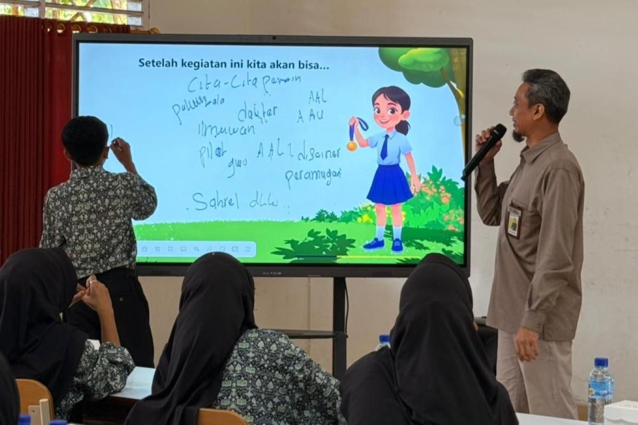 KPP Pratama Mataram Timur Edukasi Murid Sekolah Rakyat.