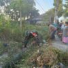 TNI dan Warga Bersatu Bersihkan Jalan Desa Tanjung