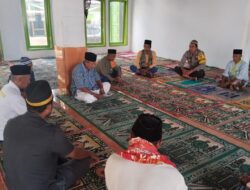 Sholat Dzuhur Bersama Warga Binaan, Bhabinkamtibmas Polsek Sanggar Imbau Warga Cegah Potensi Karhutla