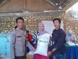 Bhabinkamtibmas Polsubsektor Palibelo Monitoring Penyaluran Bantuan Beras Bagi Warga Binaan