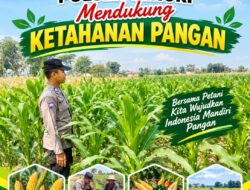Dukung Program Asta Cita Presiden, Anggota Bhabinkamtibmas Polsek Senori Polresta Tuban Lakukan Pemantauan Tanaman Jagung Warga Desa Jatisari