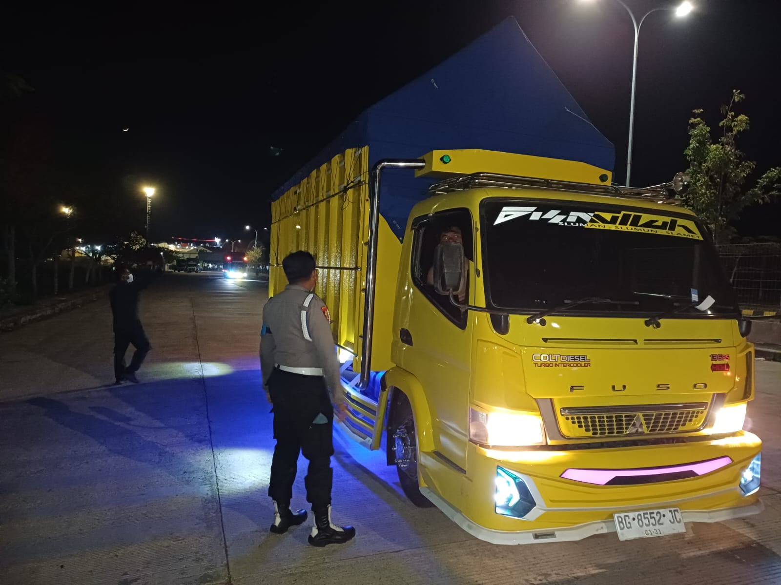 Pemeriksaan Intensif di Pelabuhan Lembar, Kepolisian Sisir Penumpang dan Kendaraan KM Mutiara Ferindo I