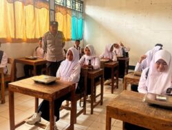 Pastikan Penyaluran MBG Tepat Sasaran dan Aman Bhabinkamtibmas Polsek Donggo Laksanakan Pengamanan dan Monitoring