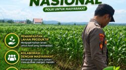 Anggota Polsek Singgahan Polresta Tuban Turun Cek Tanaman jagung Warga di Desa Lajo lor