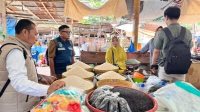 Tim Gabungan Turun Ke Pasar, Cek Harga Bapokting dan Stok Beras SPHP di Lombok Barat