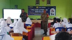 Babinsa Sekotong Berbagi Literasi dan Informasi Rekrutmen TNI
