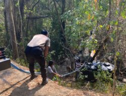 Sat Samapta Polres Lombok Utara Distribusikan Air Bersih untuk Warga Pemenang Timur