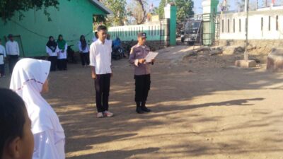 Police go to school, Bhabinkamtibmas Polsek Soromandi Jadi Irup Bendera di MIS Al-Mutmainah dan ini Pesannya