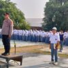 Polisi Peduli Pendidikan, Kapolsek Belo Jadi Irup Bendera di SMA Negeri I Belo
