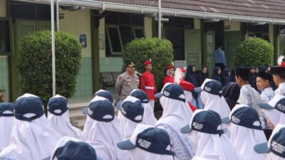 Program Polisi Peduli Pendidikan, Kapolresta Tuban Edukasi Pelajar SMP Techno Insan Kamil Jauhi Tawuran dan Bullying